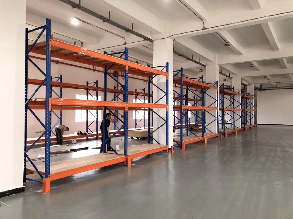 重型货架铺木板